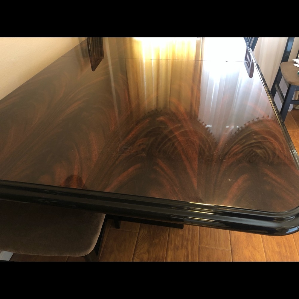 Dining table - Picture 3 of 6